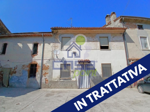 CASA DI CORTE CON AMPIO GIARDINO