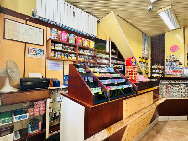 TABACCHERIA STORICA IN VENDITA – CUORE DI CREMONA | Galleria XXV Aprile