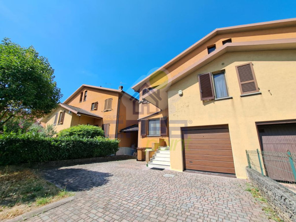 VILLA D'ANGOLO IN CITTA'