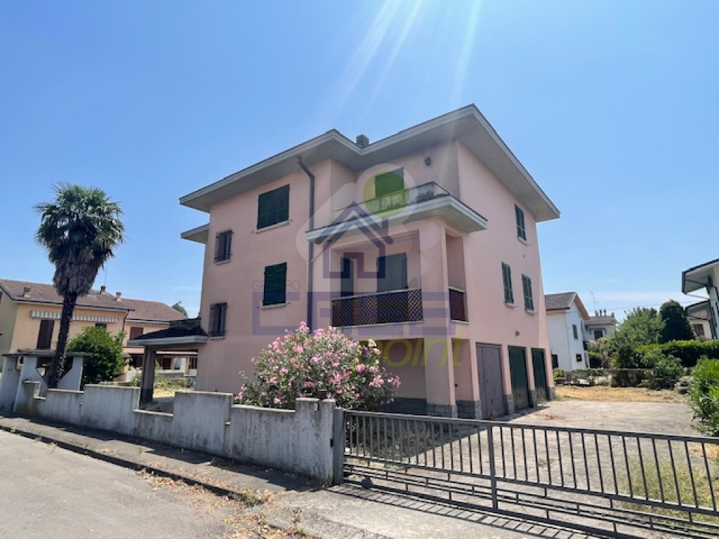 CASA IN CUI E' INSERITO L'APPARTAMENTO