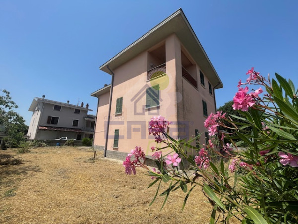 APPARTAMENTO ALL'ULTIMO PIANO CON TRE LETTO IN CASA DI SOLE TRE FAMIGLIE