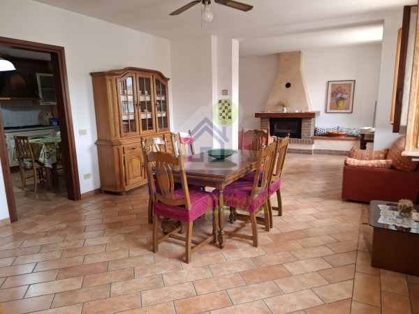SPAZIOSO APPARTAMENTO CON GIARDINO, CORTILE E BOX DOPPIO