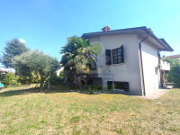 VILLA SINGOLA IMMERSA NEL VERDE