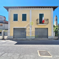 Fabbricato indipendente: abitazione + magazzino