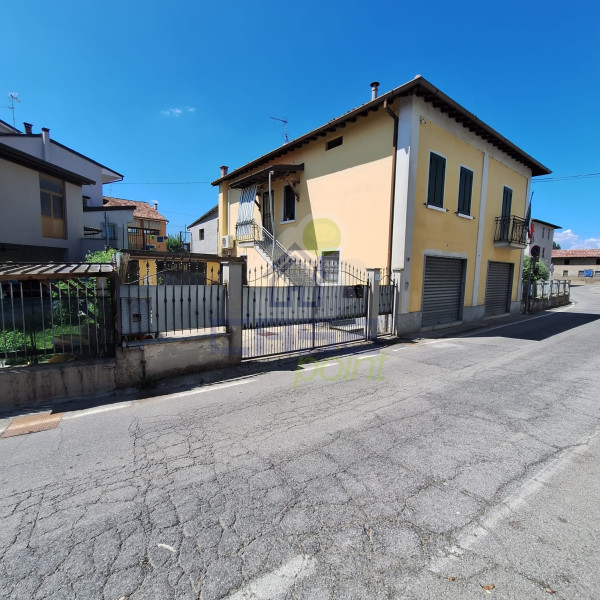 Fabbricato con abitazione + magazzino