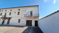 Porzione di casa con tre camere da letto
