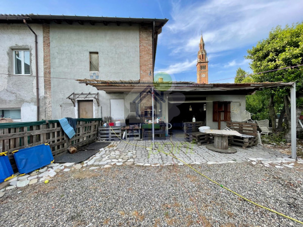 CASA SEMI-INDIPENDENTE A RUSTICO CON GIARDINO ESCLUSIVO