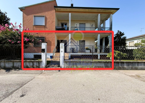 APPARTAMENTO TRILOCALE  IN VILLA CON AMPIO GIARDINO