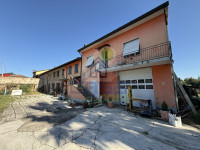 CASE INDIPENDENTI SU AMPIO LOTTO