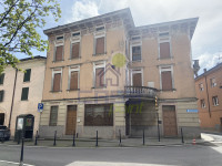 COMPLESSO MISTO IN CENTRO AL PAESE