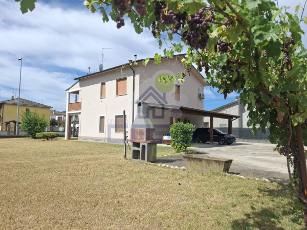 CASA INDIPENDENTE CON GIARDINO E LOCALI ACCESSORI