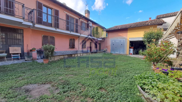 A DUE PASSI DAL CENTRO E PRONTO PER ESSERE ABITATO