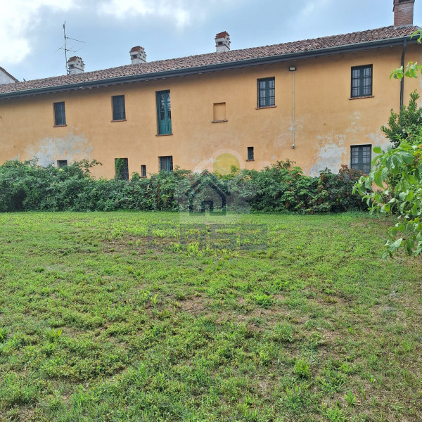 CASCINALE DI CAMPAGNA SUBITO ABITABILE!