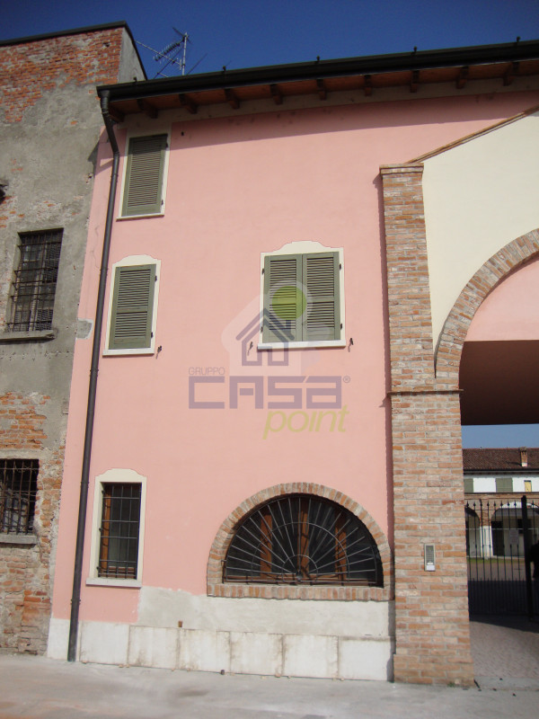 CASA CON CORTILE