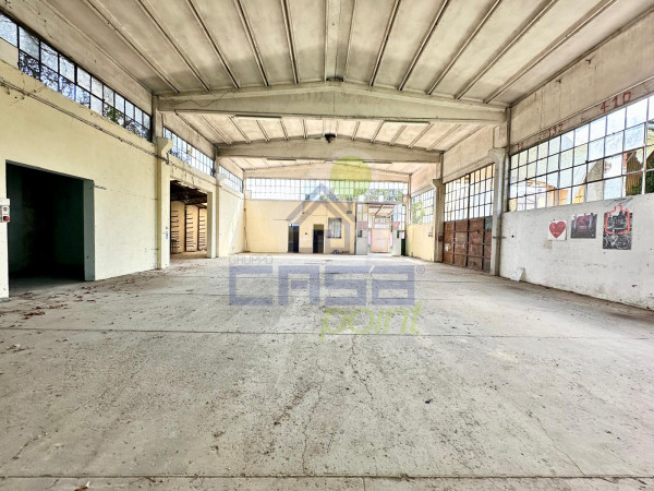 CAPANNONE AD USO DEPOSITO CON AMPIA AREA ESTERNA