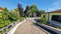 VILLA SINGOLA CON AMPIO GIARDINO, ALLE PORTE DELLA CITTA'!