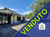 VILLA SINGOLA CON AMPIO GIARDINO, ALLE PORTE DELLA CITTA'!