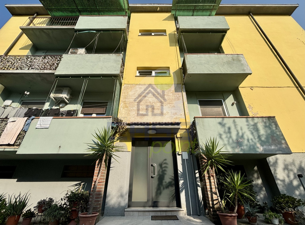 PARTICOLARE DELLA PORTA D'INGRESSO.jpeg