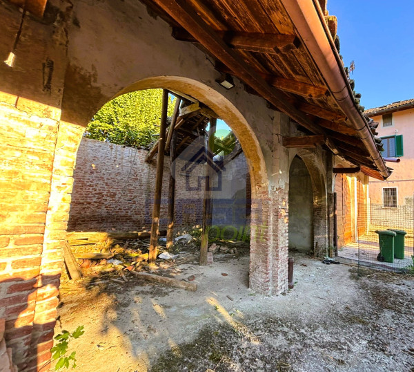 RUSTICO da RISTRUTTURARE con GRANDE POTENZIALE