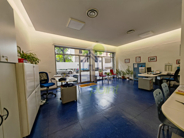 Negozio di 76 mq con Due vetrine fronte strada!