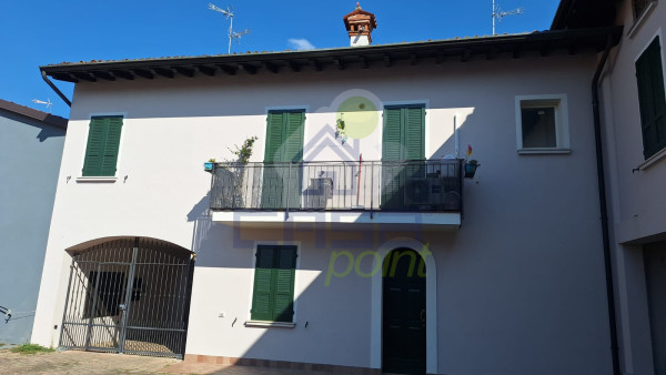 Appartamento trilocale con due posti auto separati