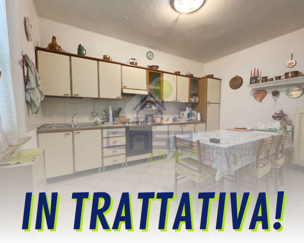 Casa libera su 3 lati con Garage e piccolo Cortile