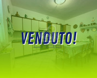 Casa libera su 3 lati con Garage e piccolo Cortile