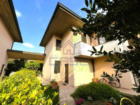 VILLA BIFAMILIARE!
