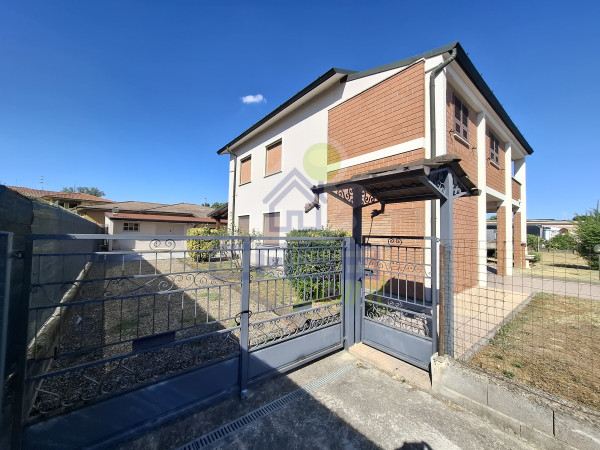 CASA INDIPENDENTE CON GIARDINO E LOCALI ACCESSORI
