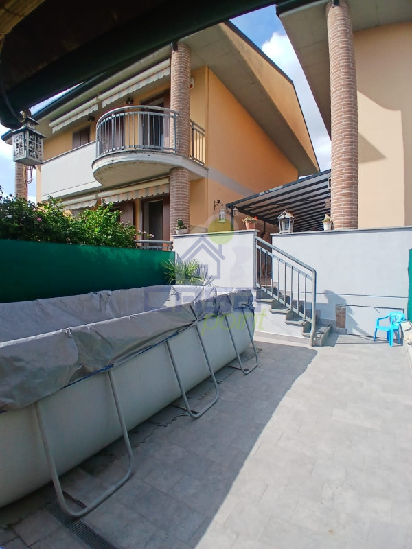 APPARTAMENTO IN VILLA CON AMPIA AREA ESTERNA PRIVATA E GIARDINO