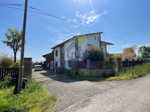 VIVERE LONTANO DAL CAOS, CASA LIBERA SU QUATTRO LATI