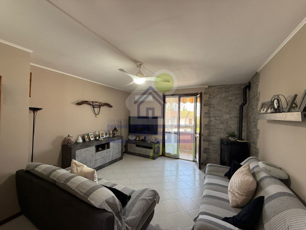 AMPIO QUADRILOCALE IN CONTESTO DI SOLE SEI UNITA' ABITATIVE