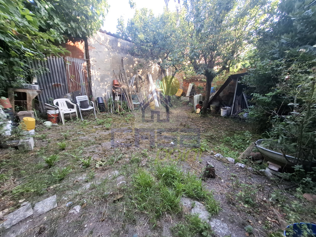 area dietro al rustico