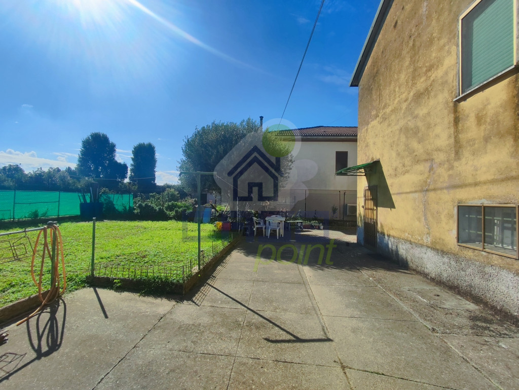 area retrostante.jpg