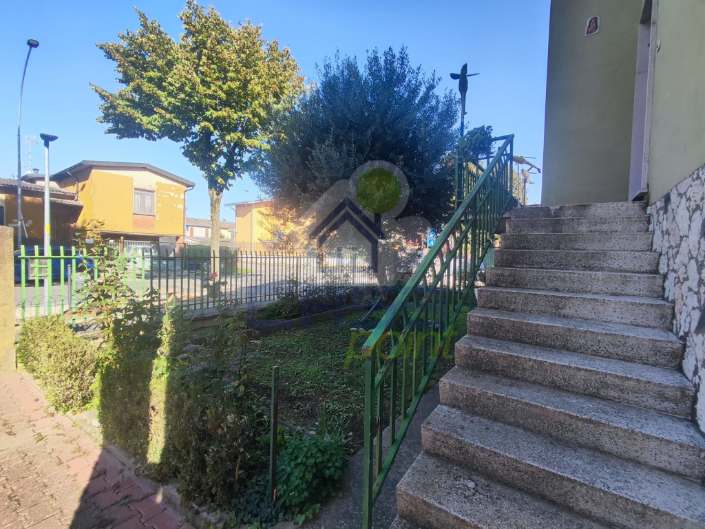 scalinata di accesso all' abitazione.jpg