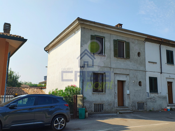CASA DI CORTE INDIPENDENTE CON BOX