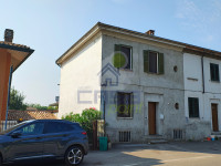 CASA DI CORTE INDIPENDENTE CON BOX