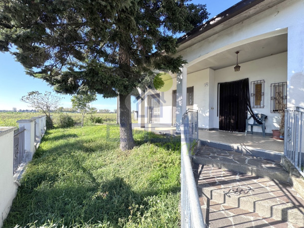Villietta Indipendente su 4 lati con giardino e garage