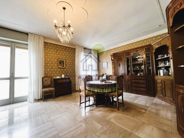 AMPIO TRILOCALE IN CENTRO STORICO