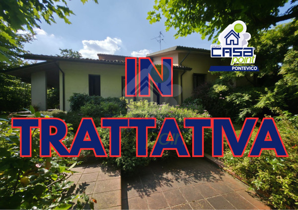 Villa singola con taverna nell'interrato.