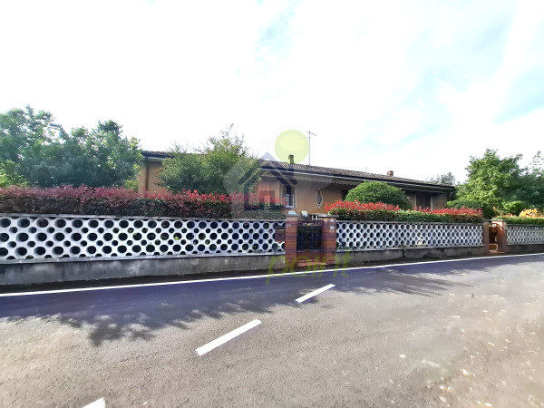 VILLETTA MONOPIANO CON BOX E GIARDINO