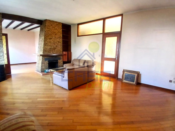 SIGNORILE VILLA INDIPENDENTE IN CENTRO A CODOGNO