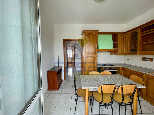 GRAZIOSO E LUMINOSO APPARTAMENTO IN ZONA RESIDENZIALE