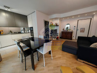 Elegante appartamento Ristrutturato con Terrazzo e Ampio Garage!