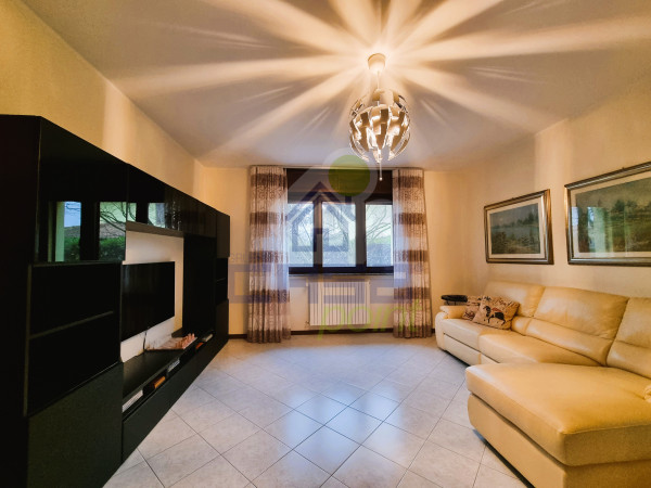 TRANQUILLO e IMMERSO nel VERDE completo di ARREDAMENTO