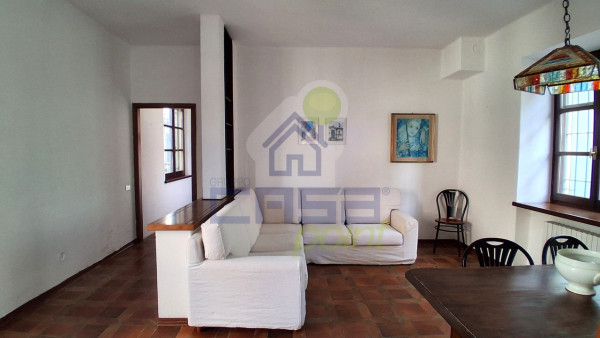 CASA INDIPENDENTE SU UNICO LIVELLO CON AREA ESTERNA E RUSTICO DI PROPRIETà