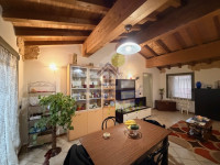 BILOCALE CON TRAVI A VISTA, CANTINA E BOX