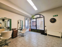 NEGOZIO COMMERCIALE in CENTRO