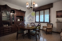 UN AMPIO APPARTAMENTO VICINO A TUTTI I SERVIZI!!!