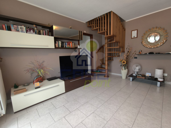 Bilocale con Terrazzino e Garage in condominio ristrutturato a nuovo!